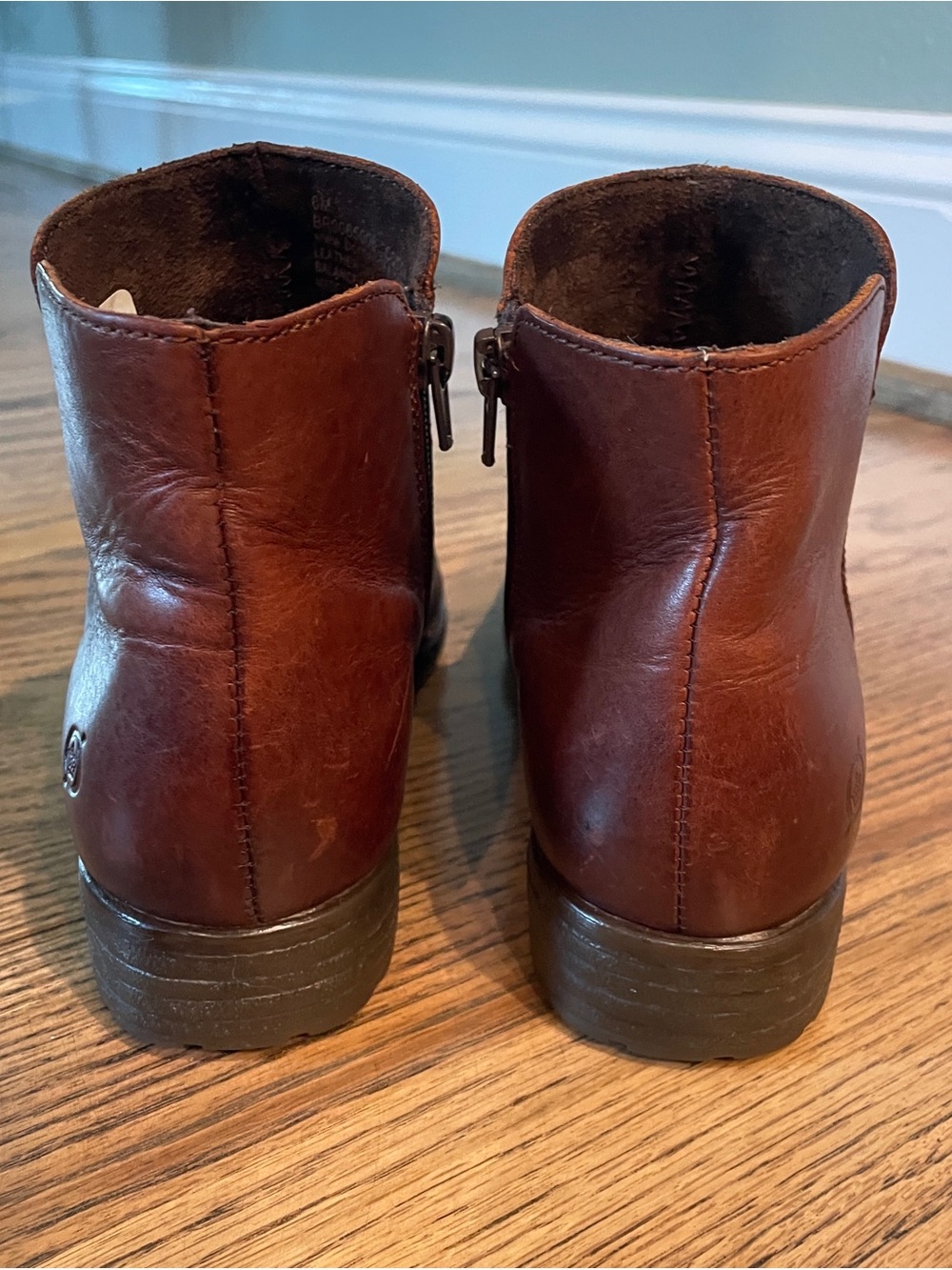 NWT Born Leather Side Zip Chelsea Boots size 6 - Picture 8 of 8
